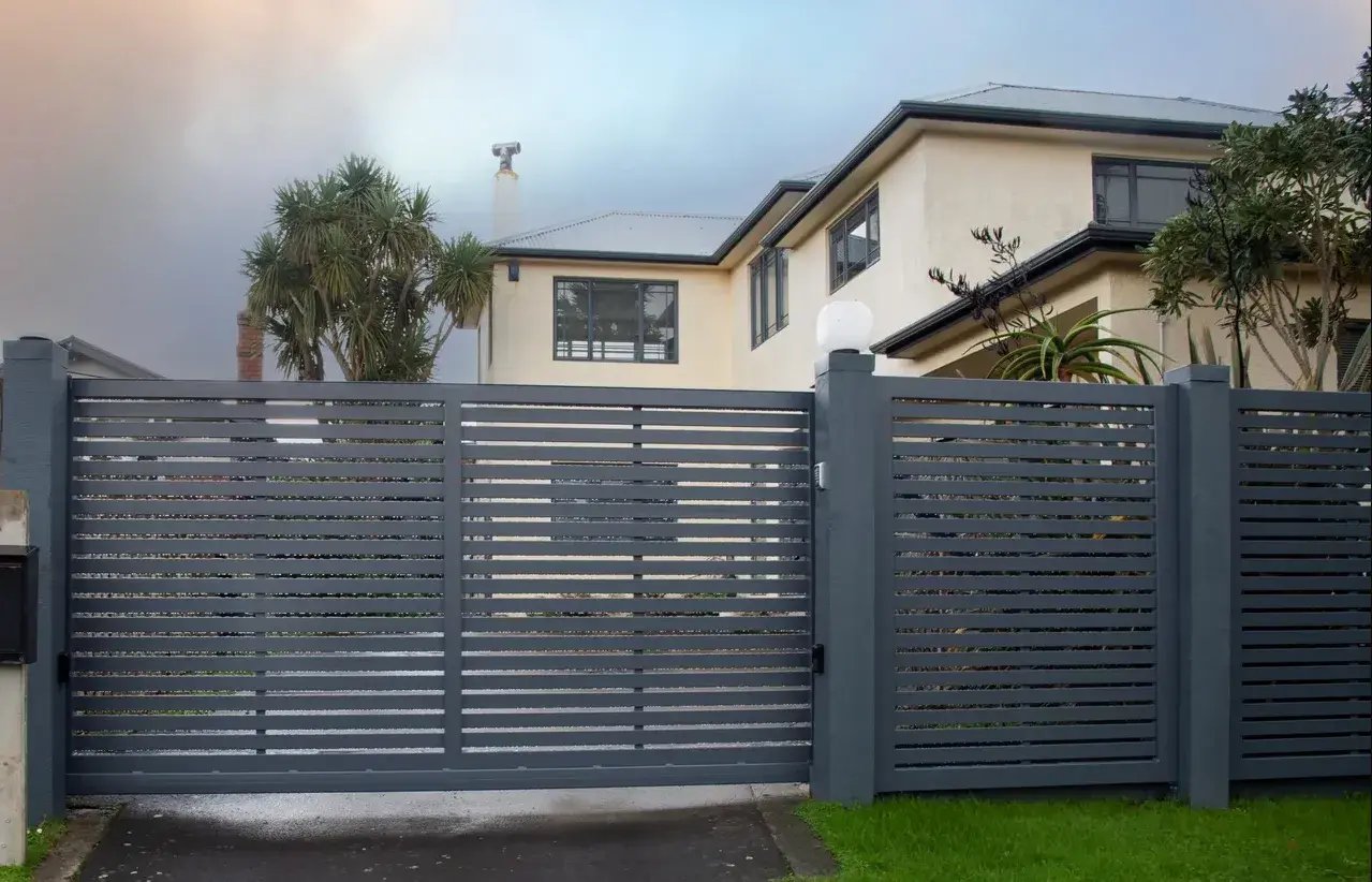 cantilever-gate-urban-group