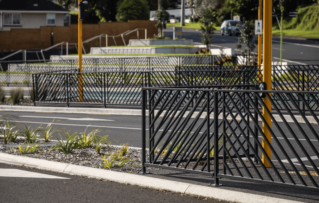 What to Look for in an Aluminium Fencing Supplier (Builder's Checklist)