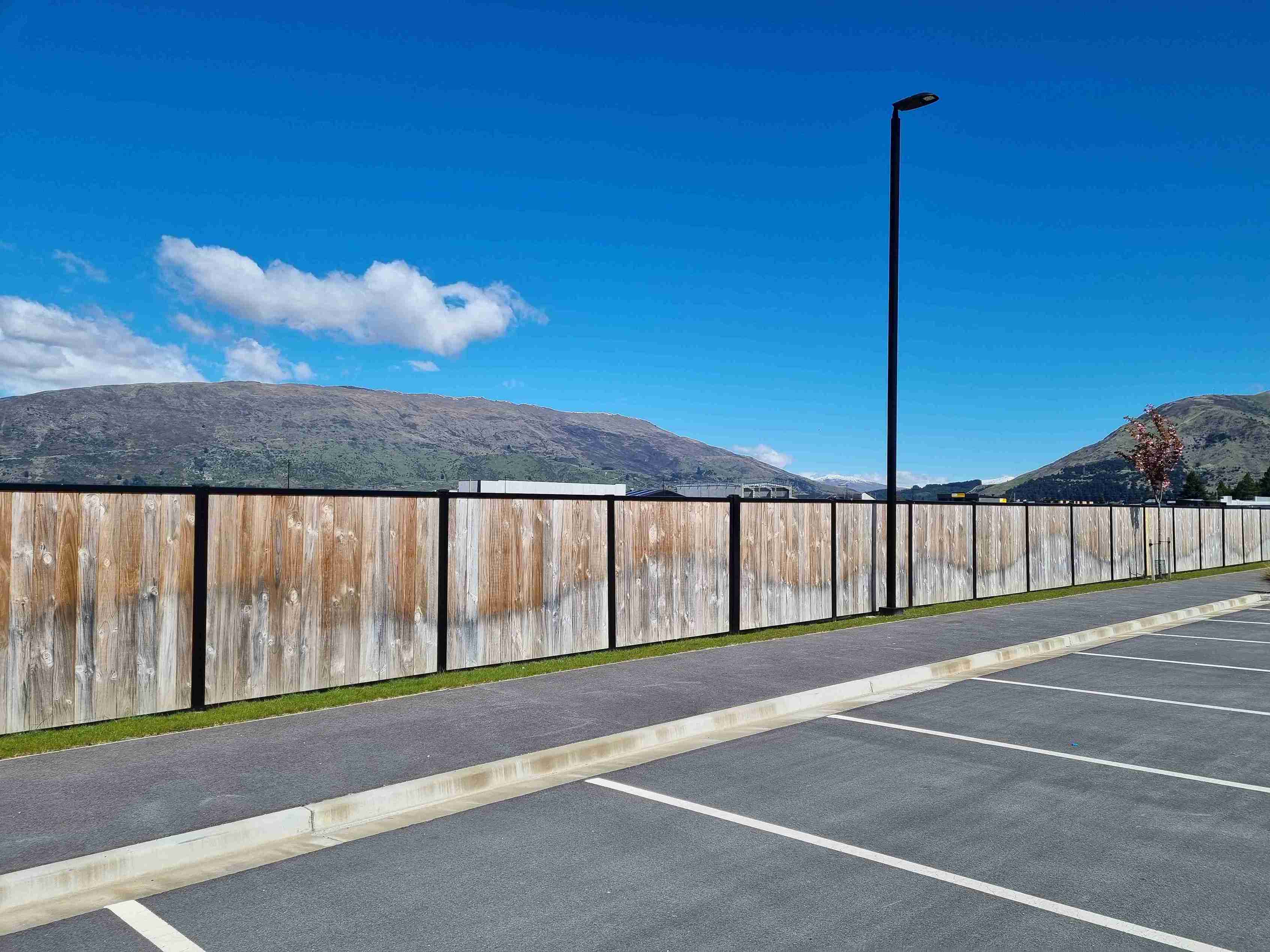 Timber vs Composite: Which Privacy Fence Is Better?