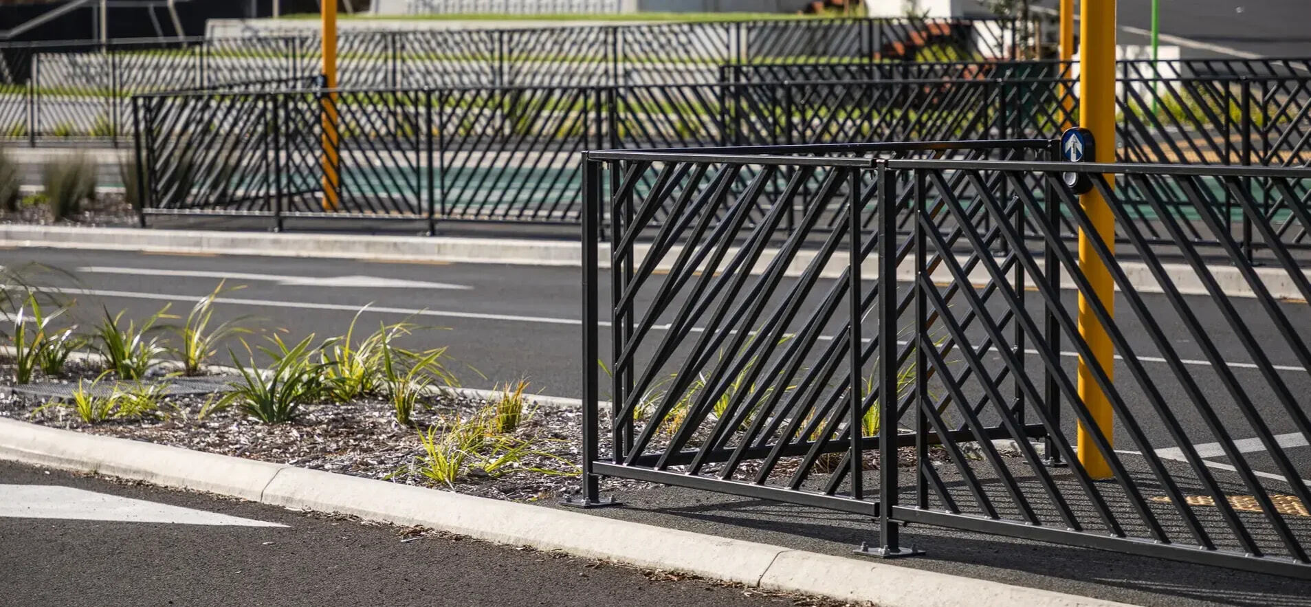 What to Look for an Aluminium Fencing Supplier (Builder's Checklist)